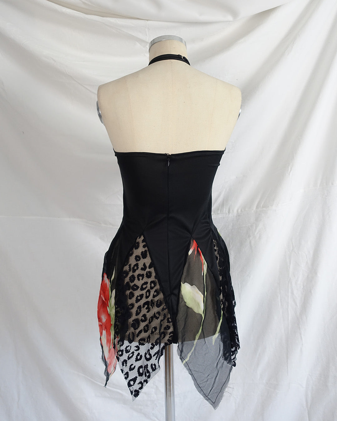 ‘JOYRIDE‘ halter tap black pattern