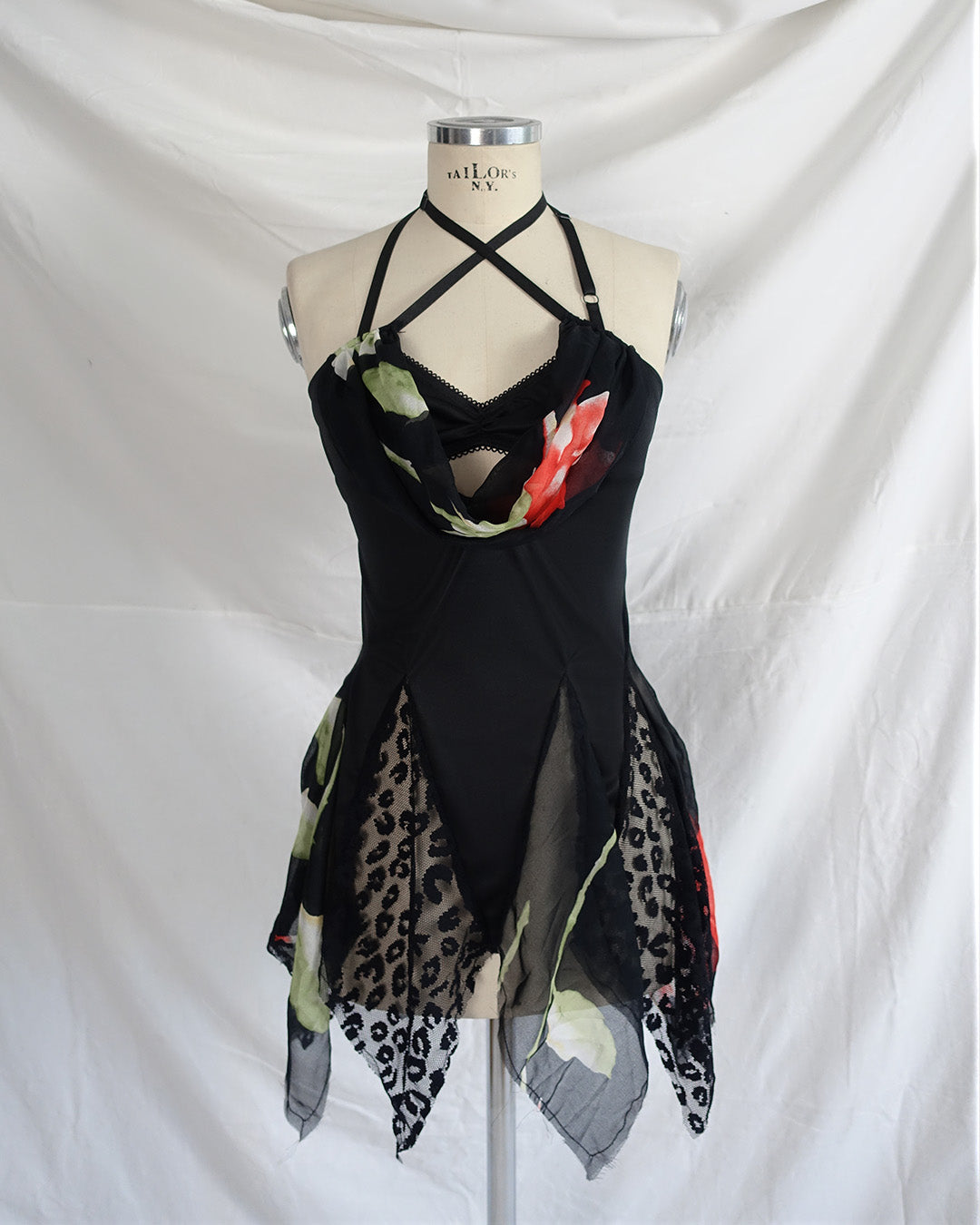 ‘JOYRIDE‘ halter tap black pattern