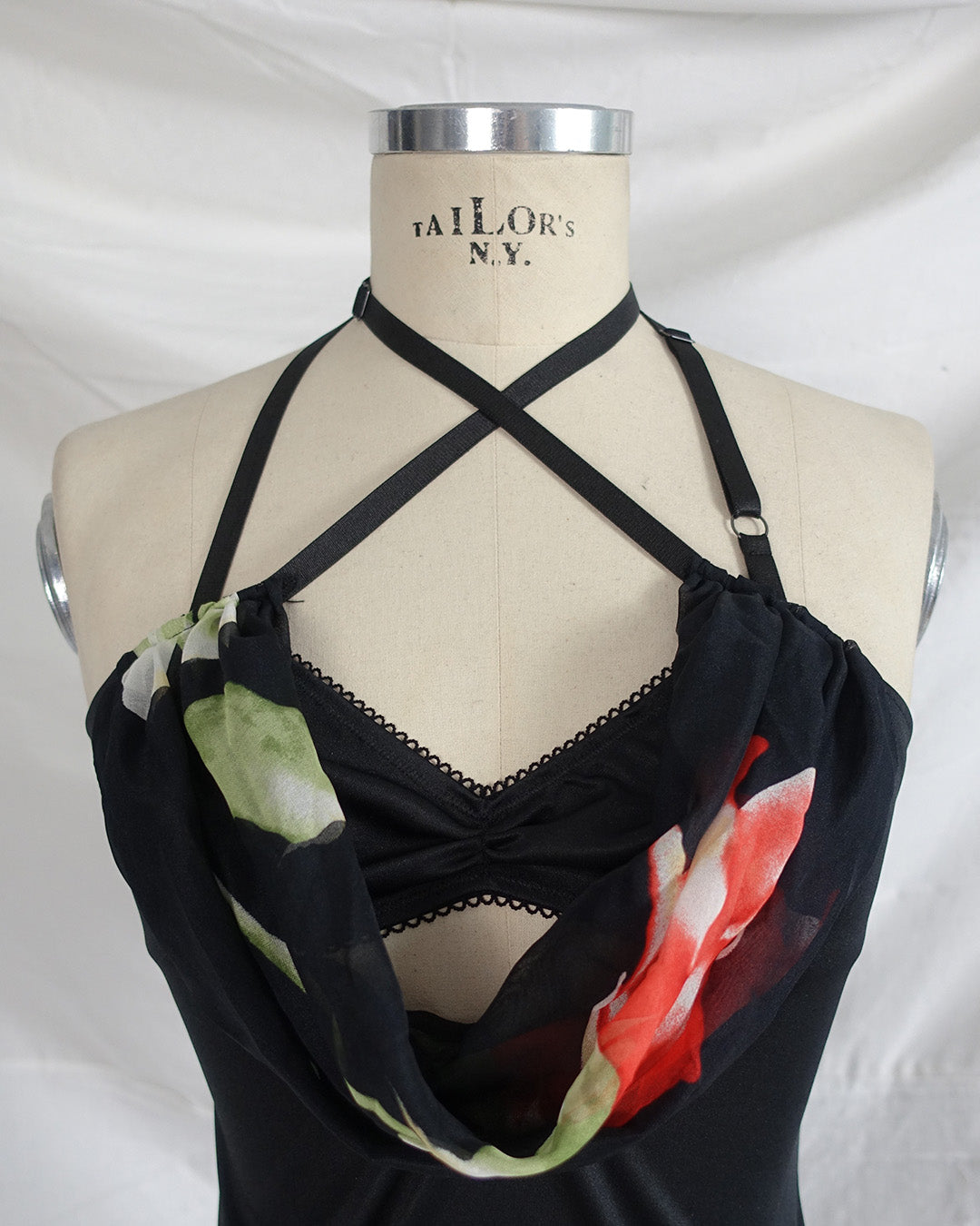 ‘JOYRIDE‘ halter tap black pattern