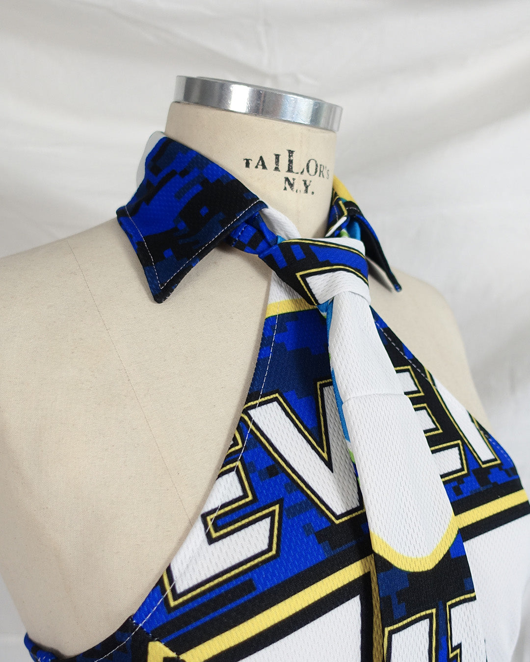 ‘LUDIC‘ tie top printed