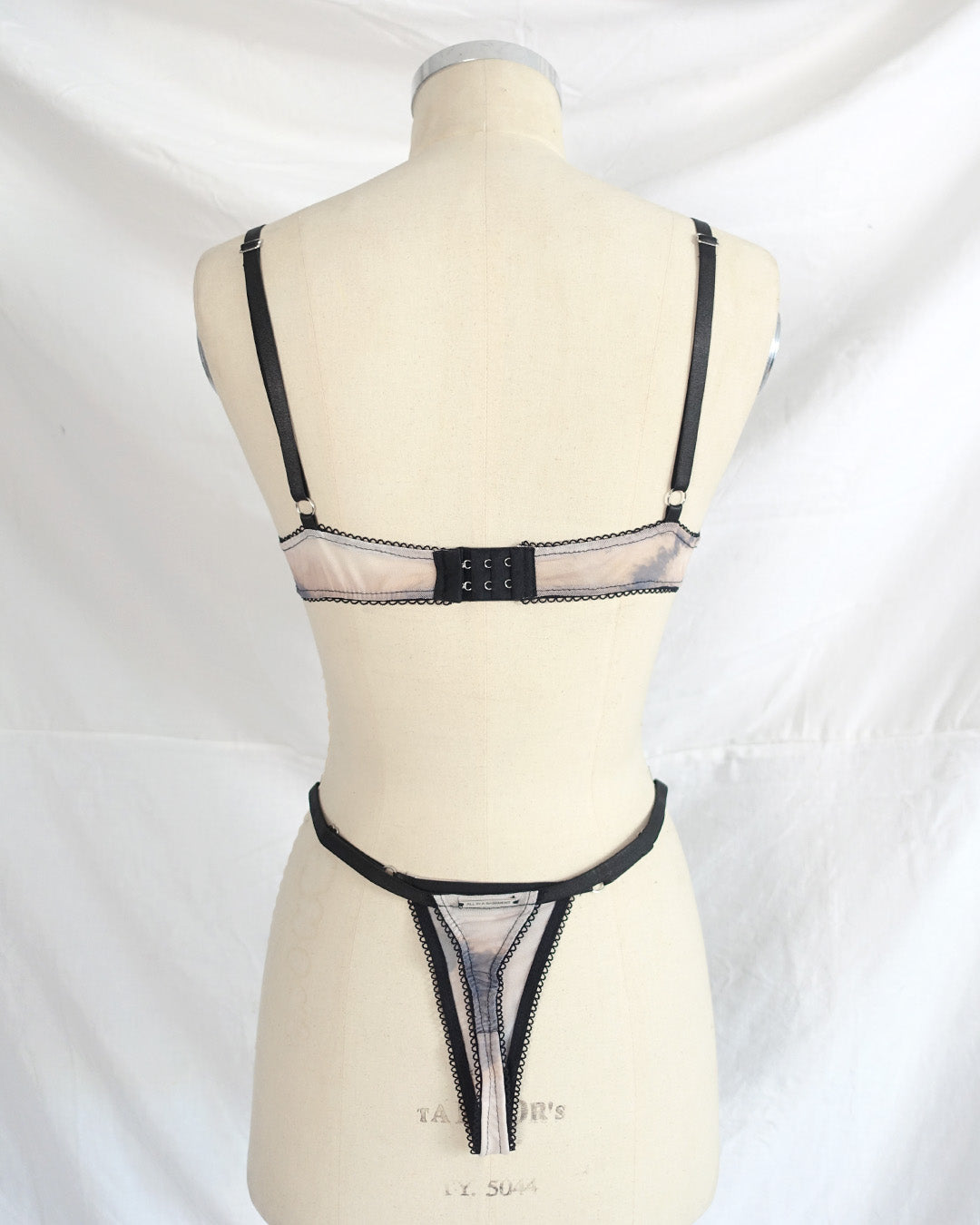‘MILA‘ lingerie set beige