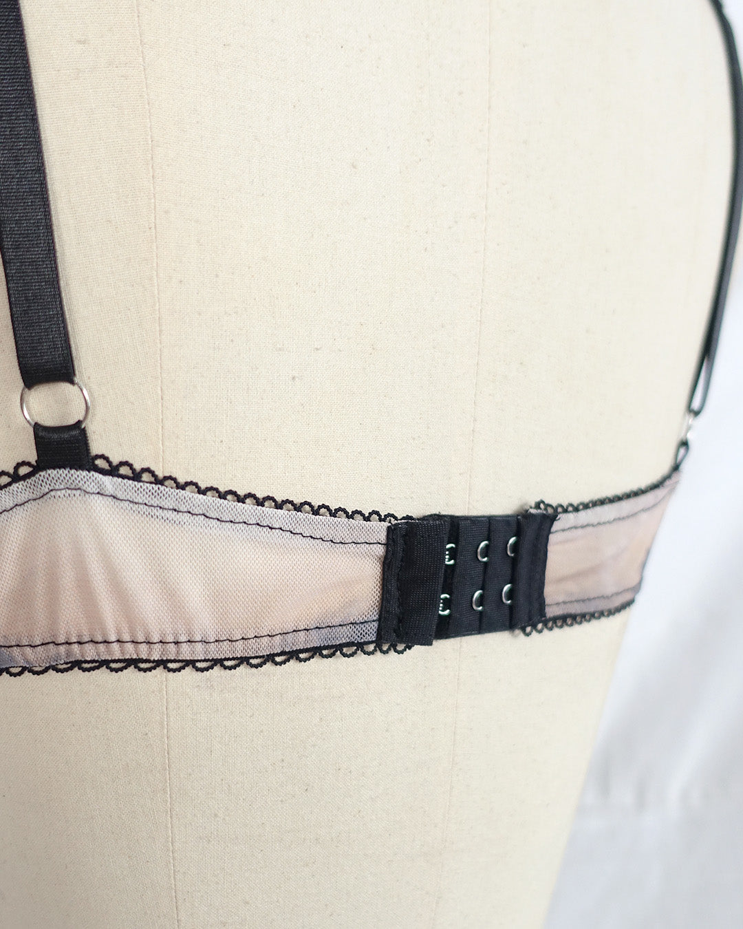 ‘MILA‘ lingerie set beige