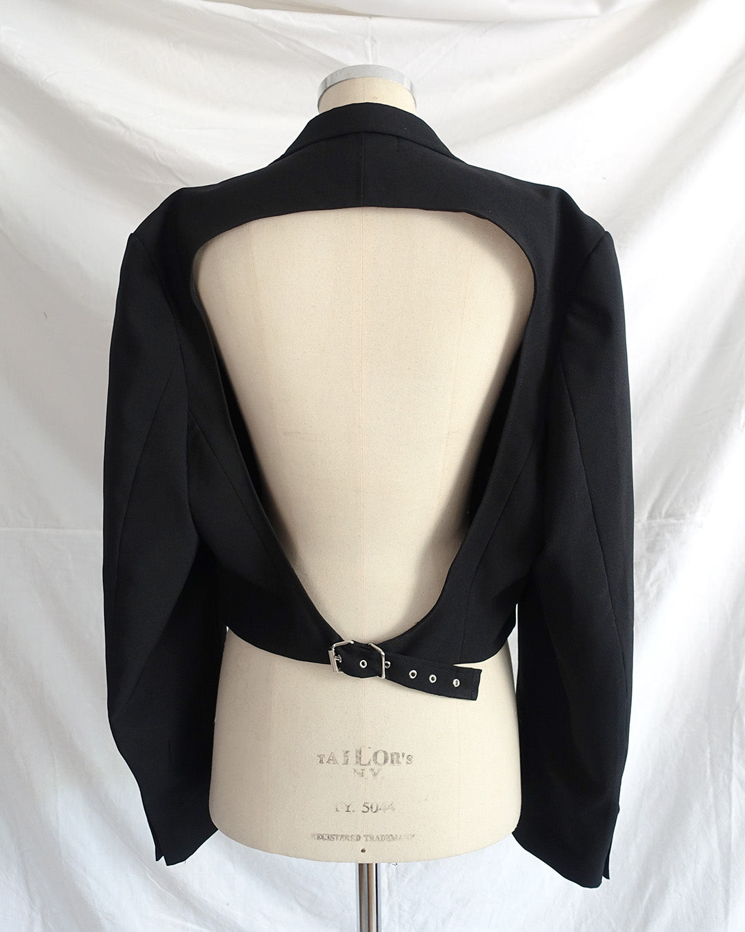 ‘O‘ blazer black print