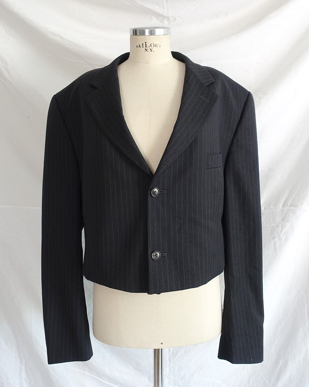 ‘O‘ blazer black pinstripes