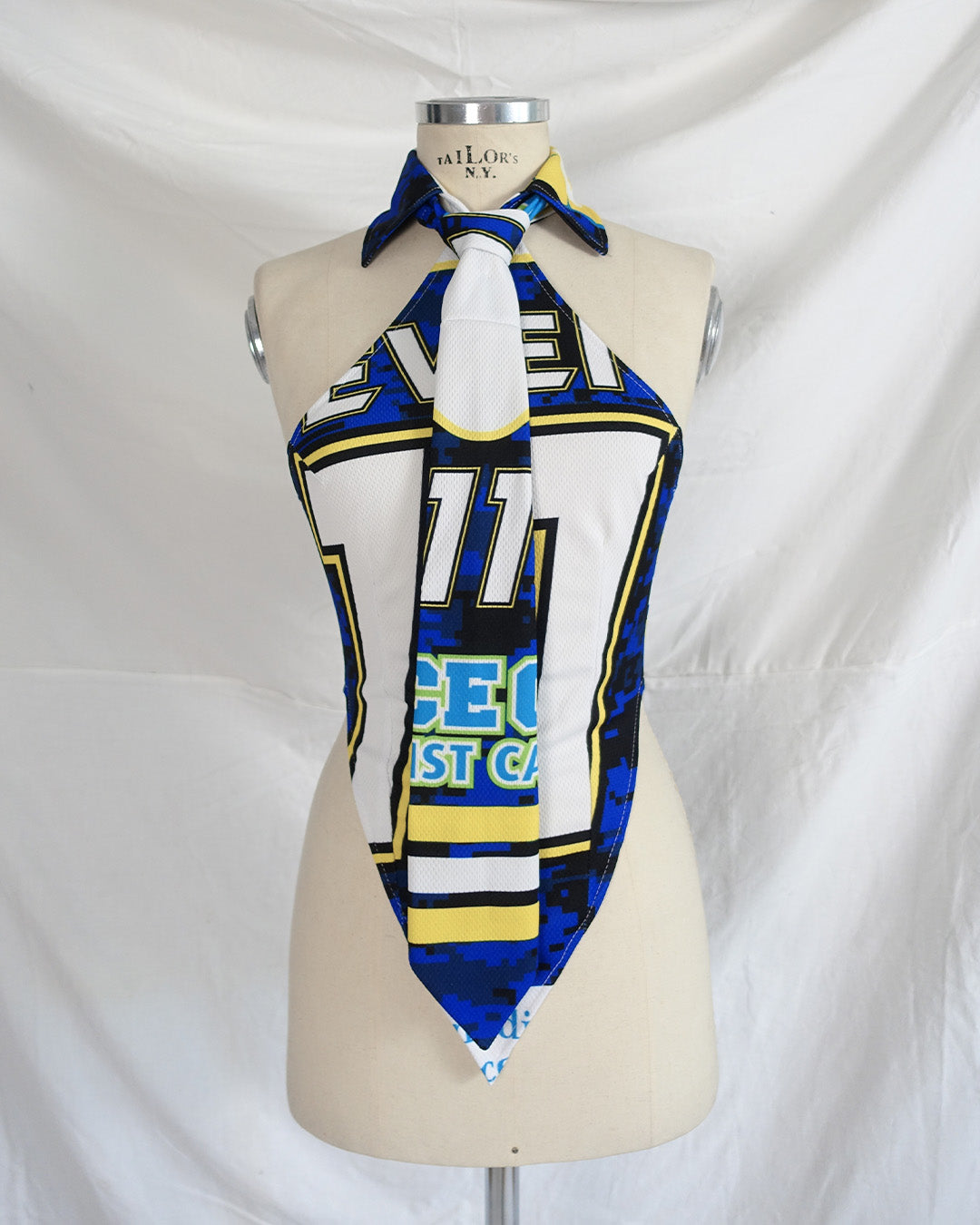‘LUDIC‘ tie top printed