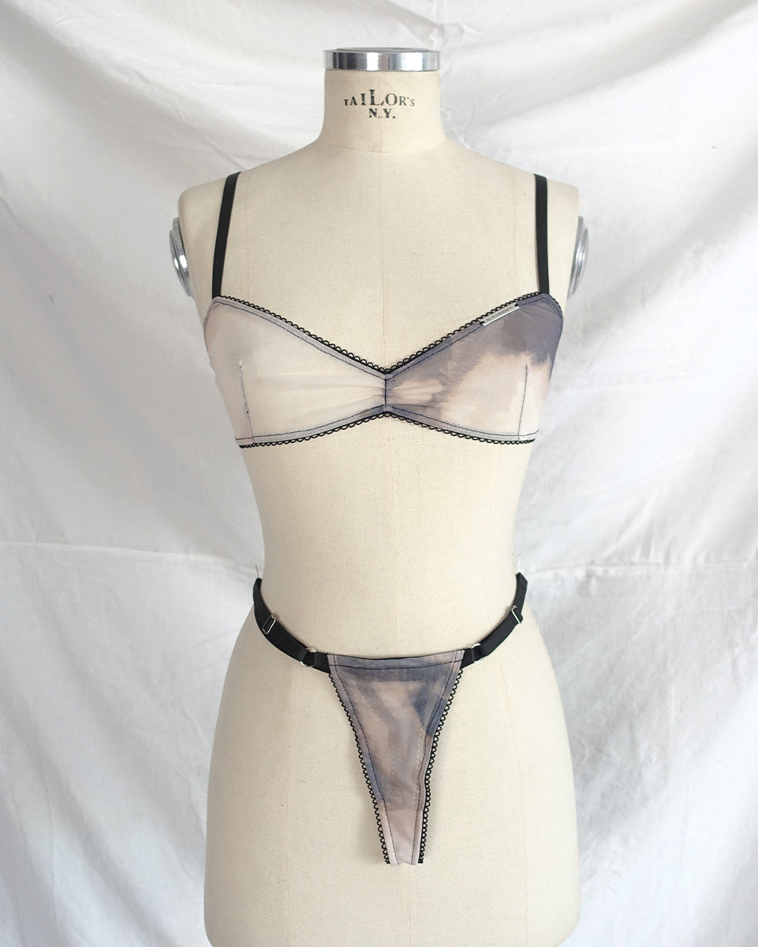 ‘MILA‘ lingerie set beige